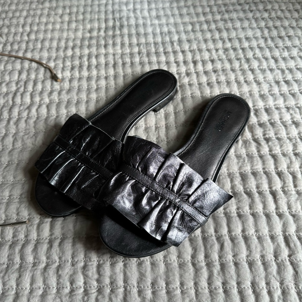 Black Ruffled Women's Slide Sandals